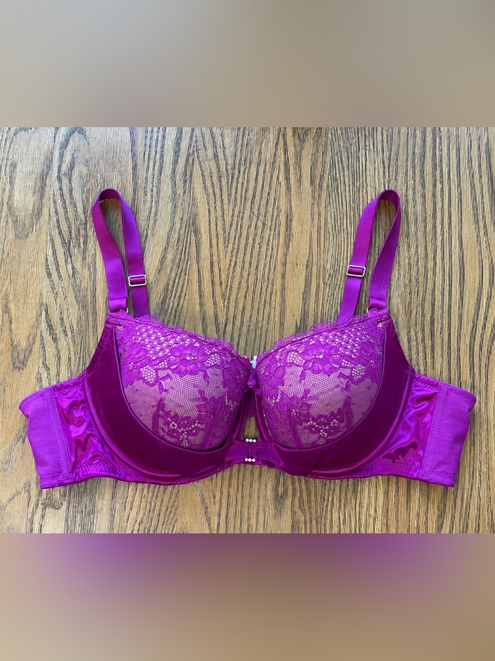 City Chic Romantic Renay Contour Bra SZ 42C
EUC